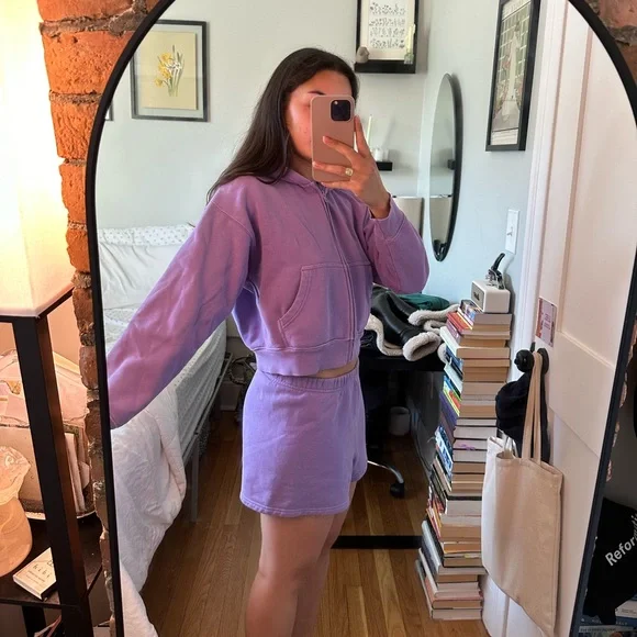 Aritzia TNA cropped zip up sweatshirt - Picture 2 of 3